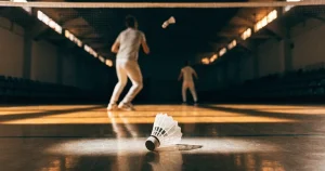 Badminton Wetten im Vergleich: Was Einsatz, Steuer und Limits kosten